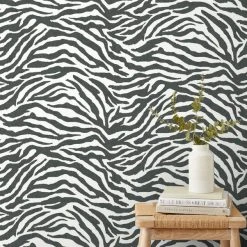 Dunelm Zebra Monochrome Wallpaper -Furn Shop 30783357 alt03